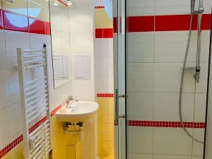 Pronájem bytu 1+kk, Praha - Holešovice, U Pergamenky, 28 m2