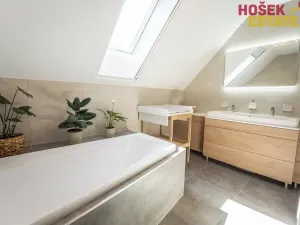 Pronájem rodinného domu, Holubice, 122 m2