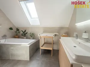 Pronájem rodinného domu, Holubice, 122 m2