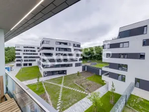 Pronájem bytu 1+kk, Praha - Karlín, U Sluncové, 33 m2