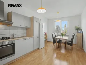 Prodej bytu 3+1, Vestec, Na Suchých, 84 m2
