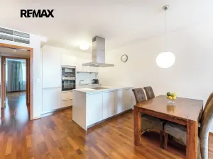 Pronájem bytu 3+kk, Praha - Žižkov, Ke kapslovně, 107 m2