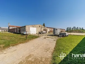 Prodej výrobních prostor, Dolany, 900 m2