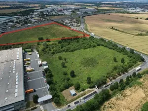Pronájem komerčního pozemku, Praha, 1000 m2