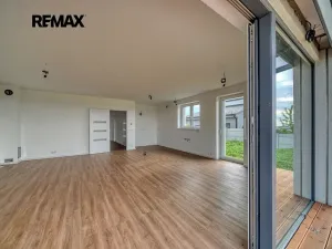 Pronájem rodinného domu, Červené Pečky, Hrabáňova, 213 m2
