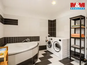 Prodej činžovního domu, Doksy, náměstí Republiky, 235 m2
