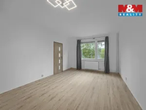 Pronájem bytu 2+1, Chvaletice, U Kulturního domu, 60 m2