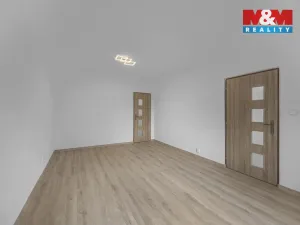 Pronájem bytu 2+1, Chvaletice, U Kulturního domu, 60 m2