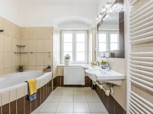 Prodej ubytování, Hluboká nad Vltavou, nám. Čsl. armády, 533 m2