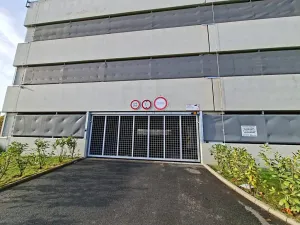 Pronájem garážového stání, Praha - Černý Most, Bryksova, 12 m2