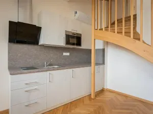 Pronájem atypického bytu, Praha - Staré Město, Kozí, 62 m2