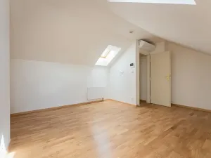 Pronájem atypického bytu, Praha - Staré Město, Kozí, 62 m2