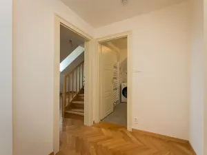 Pronájem atypického bytu, Praha - Staré Město, Kozí, 62 m2