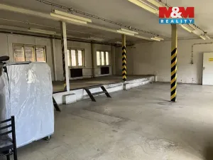 Pronájem skladu, Suchovršice, 1100 m2