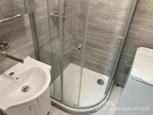 Pronájem bytu 2+1, Zlín, Dřevnická, 60 m2