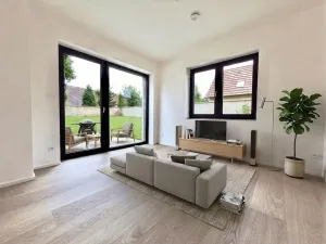 Prodej bytu 2+kk, Praha - Holyně, náměstí Pod lípou, 55 m2