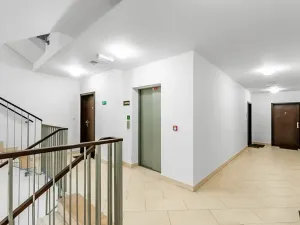 Pronájem bytu 1+kk, Praha - Holešovice, Na Maninách, 41 m2