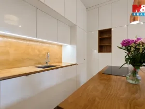 Pronájem bytu 1+kk, Praha - Holešovice, Šimáčkova, 35 m2