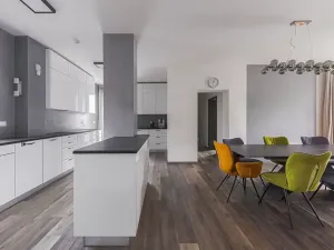 Prodej vily, Praha - Dolní Měcholupy, Na návsi, 392 m2