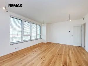 Pronájem bytu 1+kk, Praha - Radlice, U Komína, 37 m2