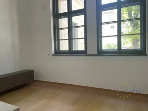 Pronájem bytu 1+kk, Praha - Vršovice, Bartoškova, 40 m2