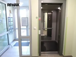 Pronájem bytu 1+kk, Praha - Hloubětín, Nepelova, 30 m2
