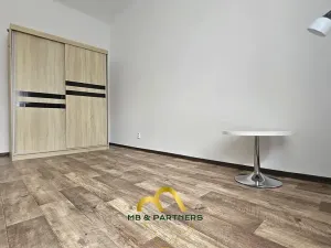 Pronájem bytu 2+kk, Praha - Michle, Adamovská, 42 m2
