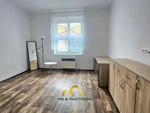 Pronájem bytu 2+kk, Praha - Michle, Adamovská, 42 m2