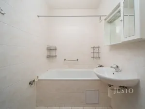 Prodej bytu 3+1, Praha - Chodov, Brodského, 72 m2