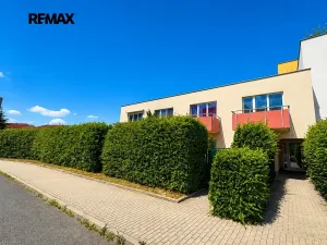 Pronájem bytu 1+kk, Praha - Uhříněves, Blšanecká, 32 m2