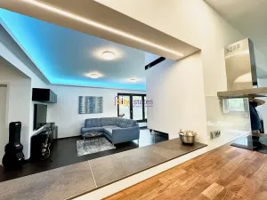 Prodej rodinného domu, Sulice, Luční, 300 m2