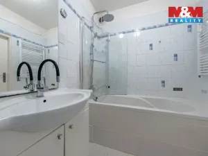 Prodej bytu 4+1, Větrušice, Jižní, 74 m2