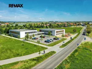 Prodej komerčního pozemku, Hovorčovice, 5254 m2