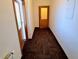 Pronájem komerční, Karlovy Vary, Varšavská, 40 m2