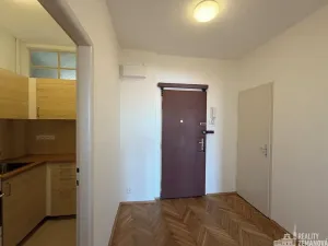 Pronájem bytu 2+1, Praha - Malá Strana, Šeříková, 50 m2