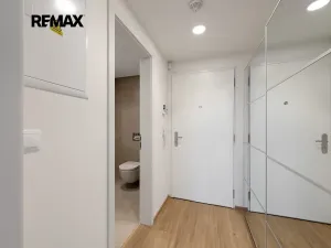 Pronájem bytu 1+kk, Praha - Hloubětín, Poděbradská, 37 m2