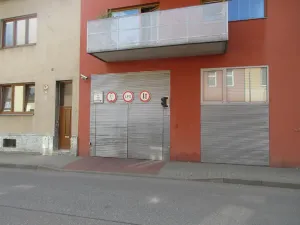 Pronájem garážového stání, Brno, Spáčilova, 17 m2