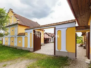 Prodej rodinného domu, Komárov, 450 m2
