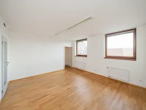 Pronájem kanceláře, Praha - Smíchov, Štefánikova, 168 m2