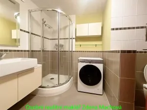 Pronájem bytu 3+kk, Praha - Strašnice, Gutova, 92 m2