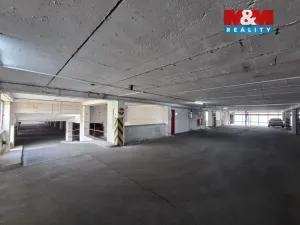 Pronájem garážového stání, Praha - Střížkov, Lovosická, 18 m2