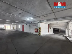 Pronájem garážového stání, Praha - Střížkov, Lovosická, 18 m2