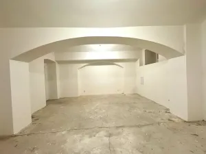Pronájem skladu, Praha - Strašnice, Saratovská, 130 m2