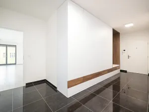 Pronájem bytu 3+kk, Praha, Sokolovská, 88 m2