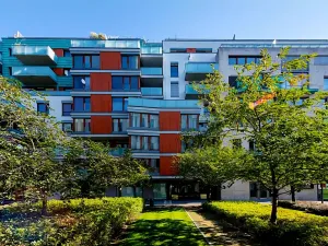 Pronájem garážového stání, Praha - Karlín, Rohanské nábřeží, 15 m2