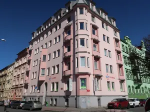Pronájem kanceláře, Plzeň - Jižní Předměstí, Skrétova, 36 m2