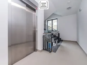 Prodej garážového stání, Praha - Smíchov, Pod Barvířkou, 16 m2