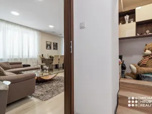 Prodej bytu 2+kk, Ostrava, Vrázova, 79 m2