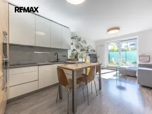 Prodej bytu 1+kk, Praha - Hloubětín, Za černým mostem, 31 m2
