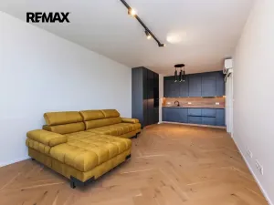 Pronájem bytu 2+kk, Praha - Břevnov, Radimova, 59 m2